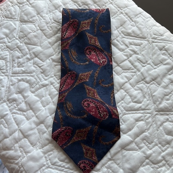 𝅺VILLA BUGATTI 100% Italian silk tie - Picture 2 of 5